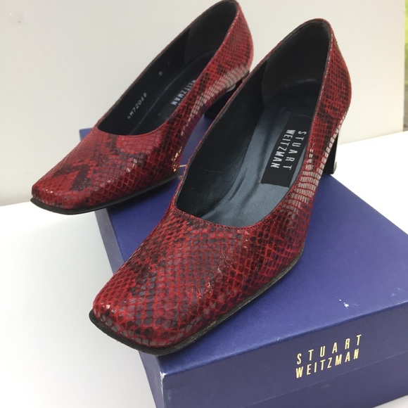 Stuart Weitzmanf faux snake skin pump - Picture 8 of 8